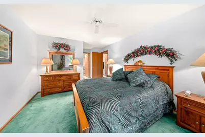 374  Park Hill Dr #E, Pewaukee, WI 53072 - Photo 15