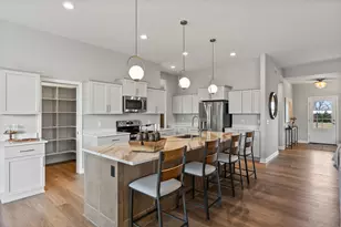 W214N4987 Casey Ct, Menomonee Falls, WI 53051 - Photo 7