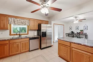 N52W15412 El Rio Dr, Menomonee Falls, WI 53051 - Photo 11