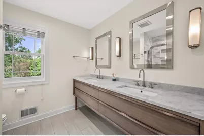11912 N Lantern Ln, Mequon, WI 53092 - Photo 23