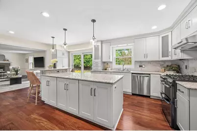 11912 N Lantern Ln, Mequon, WI 53092 - Photo 9