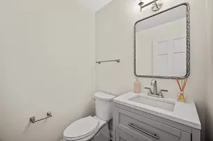 11912 N Lantern Ln, Mequon, WI 53092 - Photo 15