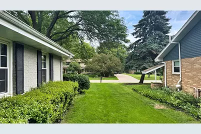 521  Alta Loma Dr, Thiensville, WI 53092 - Photo 9