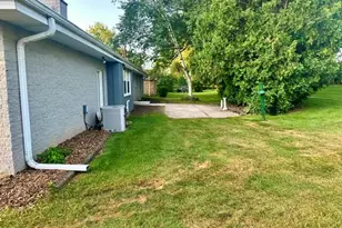 521 Alta Loma Dr, Thiensville, WI 53092 - Photo 15