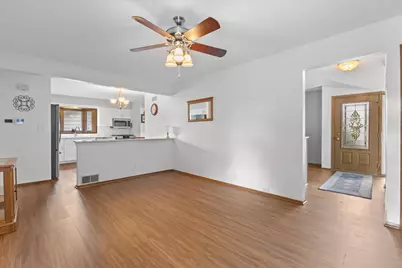 6265 S 38th St, Greenfield, WI 53221 - Photo 13