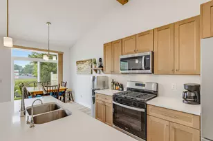 1594 Meadowview Ct, Whitewater, WI 53190 - Photo 9