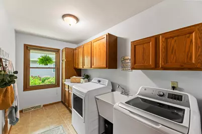1722  Journeys Dr, Delafield, WI 53029 - Photo 19