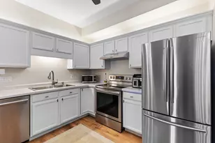 6200 S Creekside Dr, Cudahy, WI 53110 - Photo 15
