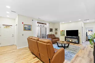 6200 S Creekside Dr, Cudahy, WI 53110 - Photo 23