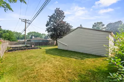 5745 S Melinda St, Milwaukee, WI 53221 - Photo 29