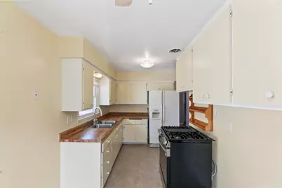 5745 S Melinda St, Milwaukee, WI 53221 - Photo 9