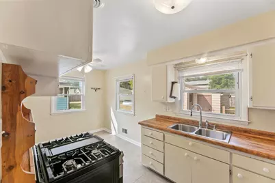 5745 S Melinda St, Milwaukee, WI 53221 - Photo 7