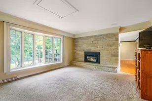 W212N10497 Parkland Cir, Germantown, WI 53017 - Photo 7