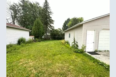 3735  Custer St, Manitowoc, WI 54220 - Photo 3