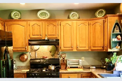 948  Cedar Dr, Burlington, WI 53105 - Photo 5