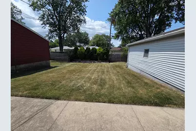 3244  Debra Ln, Racine, WI 53403 - Photo 5