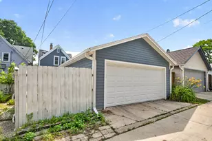 3463 N Bartlett Ave, Milwaukee, WI 53211 - Photo 39
