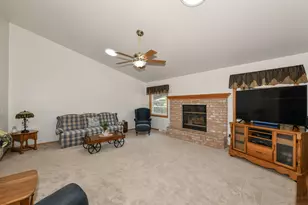 1732 Erin Ln, Waukesha, WI 53188 - Photo 5