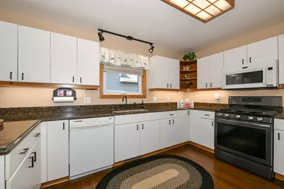 1732  Erin Ln, Waukesha, WI 53188 - Photo 9