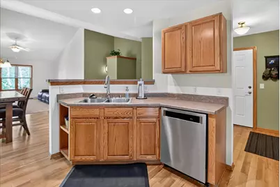 8  Peregrine Ct, Madison, WI 53593 - Photo 9