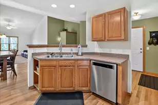 8 Peregrine Ct, Madison, WI 53593 - Photo 9