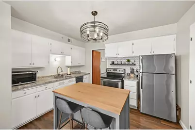 2303 N 81st St #2, Wauwatosa, WI 53213 - Photo 11