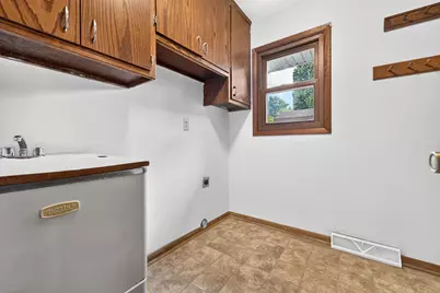 5236  Willowview Rd, Racine, WI 53402 - Photo 13