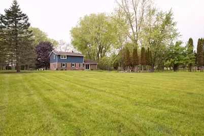 10234 N La Cresta Dr, Mequon, WI 53092 - Photo 29