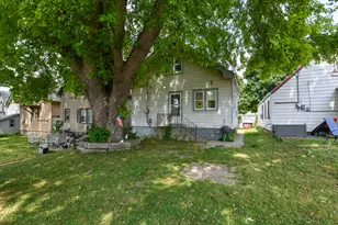 1901 E Hillcrest Ave, Milwaukee, WI 53207 - Photo 21