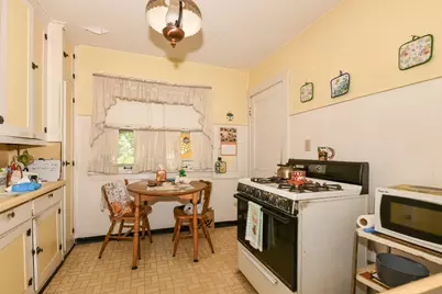 1901 E Hillcrest Ave, Milwaukee, WI 53207 - Photo 11