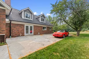 2003 S Valley Spring Dr, New Berlin, WI 53151 - Photo 41
