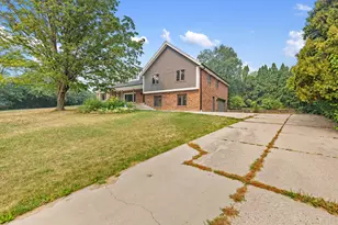 2003 S Valley Spring Dr, New Berlin, WI 53151 - Photo 5