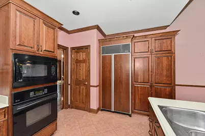 530  Park Cir, Elm Grove, WI 53122 - Photo 23