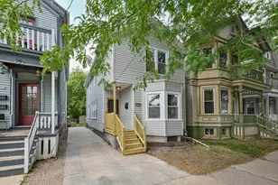 1711 N Astor St, Milwaukee, WI 53202 - Photo 1