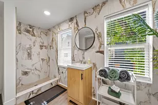 1850 N Warren Ave, Milwaukee, WI 53202 - Photo 23