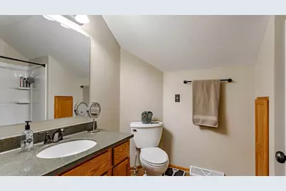 28720  Sunflower Ln, Racine, WI 53185 - Photo 13
