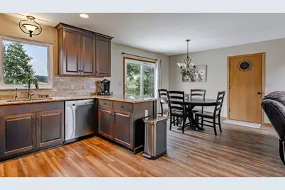 28720  Sunflower Ln, Racine, WI 53185 - Photo 3