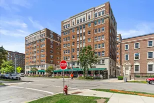 1028 E Juneau Ave, Milwaukee, WI 53202 - Photo 23
