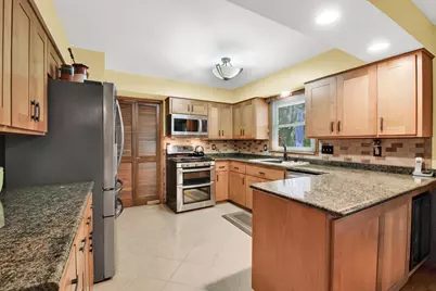 N22W22227  Meadowood Ct, Pewaukee, WI 53186 - Photo 17