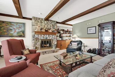 N22W22227  Meadowood Ct, Pewaukee, WI 53186 - Photo 9