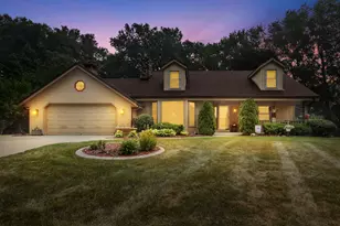 N22W22227 Meadowood Ct, Pewaukee, WI 53186 - Photo 1