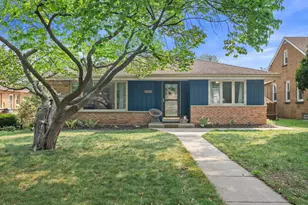 5684 N Milwaukee River Pkwy, Glendale, WI 53209 - Photo 1