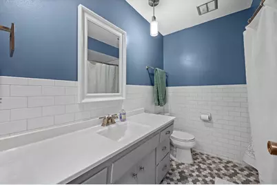 5684 N Milwaukee River Pkwy, Glendale, WI 53209 - Photo 19