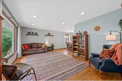 5684 N Milwaukee River Pkwy, Glendale, WI 53209 - Photo 3