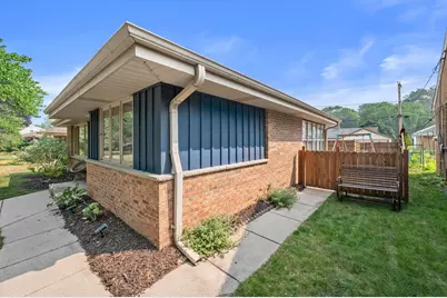5684 N Milwaukee River Pkwy, Glendale, WI 53209 - Photo 29