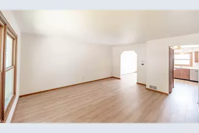507  Maple St #B, Grafton, WI 53024 - Photo 3