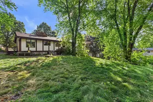 2905 Cody Ct, Waukesha, WI 53188 - Photo 3
