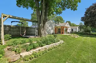 W272N2593 Apple Tree Ln, Pewaukee, WI 53072 - Photo 37