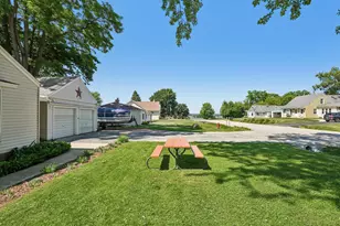 W272N2593 Apple Tree Ln, Pewaukee, WI 53072 - Photo 53