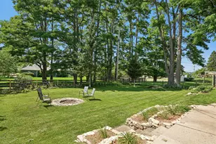 W272N2593 Apple Tree Ln, Pewaukee, WI 53072 - Photo 39